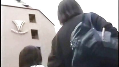 Une matures cochonnes en streaming fille maigre sucer un membre et être vissé.