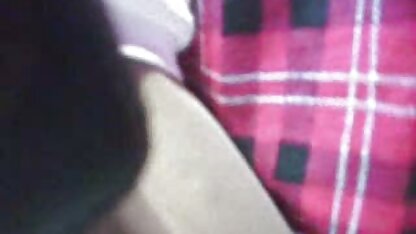 Jeune fille avec de longs cils donner hahala une femme 40 ans cochonne profonde pipe dans la cour