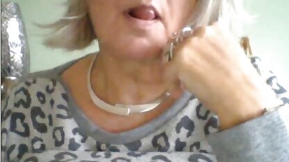 Brunette Trentenaire matures bien salopes prend anal coq et vibromasseur sur lit