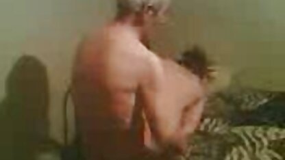 Noir vieille cochonne de 90 ans et blanc fille avec des lunettes se masturber putain de partenaire masturbation