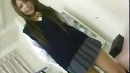 Une femme en bas noirs se masturbe devant la webcam, allumez la musique cochonnes matures francaises