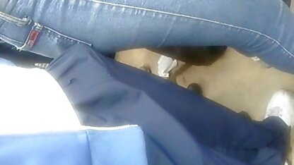 Un étudiant ukrainien salopes en string est engagé dans des relations sexuelles lesbiennes avec un enseignant.