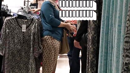 La mère et le sexe salopes en mini jupe de l'amant.