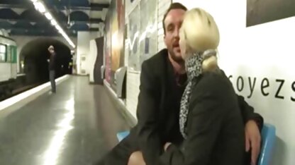 Le sperme a salopes matures françaises frappé son visage.