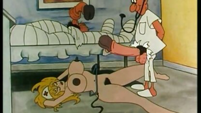 Le serveur regarda le tablier salopes matures francaises serré et le stockage le nettoyage et le strip tease