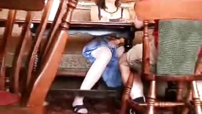 Élu vissage video tukif mature une escorte cancer debout avec le cul juteux dans la chambre à coucher