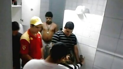 Graisse fille femmes très cochonnes insérer caoutchouc coq dans avant de webcam dans elle vagin
