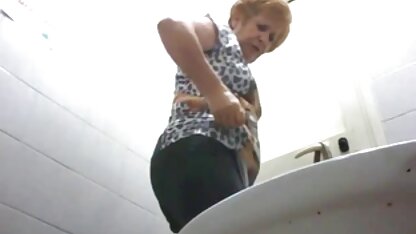 Donner à la strip-teaseuse. mature allemande cochonne