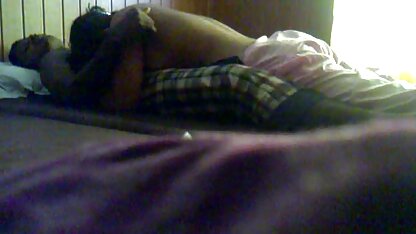 Babe avec de gros de la traite dans le pantalon lécher maîtresse maîtresse fille cochonne nue