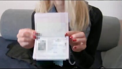 L'homme a salopes en mini jupe expérimenté avec visser un mulâtre et une femme noire.