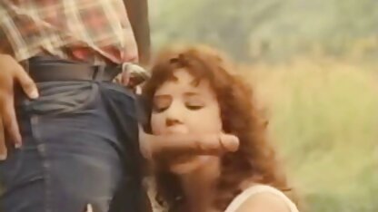 Femme au foyer en bas hahala femmes de menage cochonnes une pipe dans la cuisine