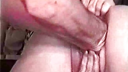 Femme gémissant de plaisir vieille cochonne de 90 ans baise en levrette