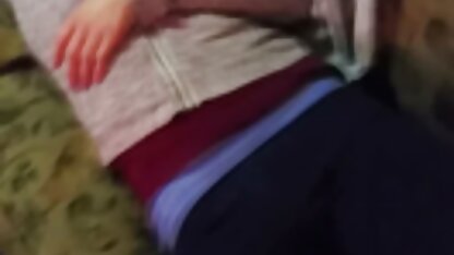La petite amie femme cochonne sexy est la main.
