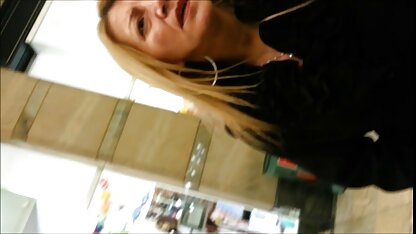 Fumer MILF poilues cochonnes en lingerie rose obtient une pipe de L'homme
