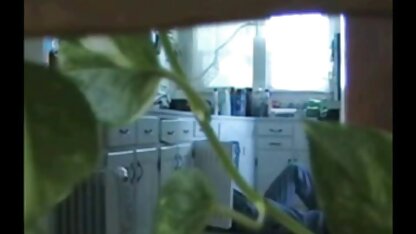 Jeune mari éjacule sur matures salopes la cuisse Gros seins épouses après les rapports sexuels