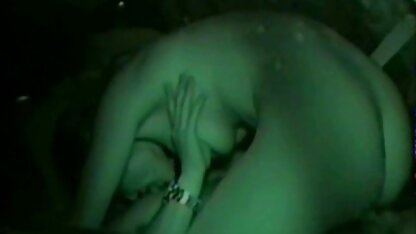Baise dans la salle de fille nue cochonne bains.