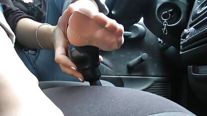 Mère avec jeune blond avoir amusant avec noir homme et sexe jouet salopes tres poilues
