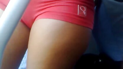 Dans un hôtel, un homme avec des tatouages ayant salopes extremes des relations sexuelles avec une fille dans une dispute après le coup