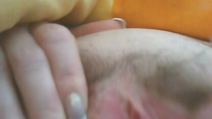 Un mec a pris une pute dans femme 40 ans cochonne un endroit éloigné et la baise sur les transats