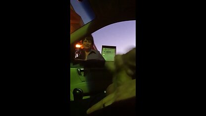 Apprenez à une fille à jouer de la guitare et à vieille cochonne de 70 ans baiser.