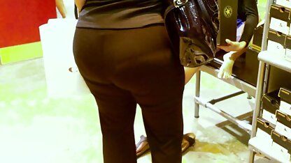 Mari pète sa femme dans salopes turques le rectum, déchirant des collants noirs sur lui