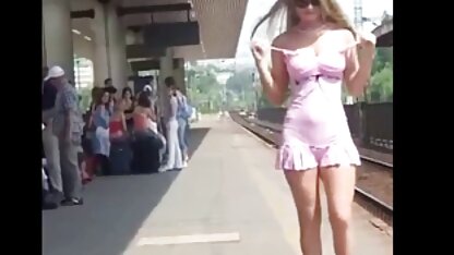 Tears adolescent sucer et monter copain de pénis petite française cochonne dans le bus