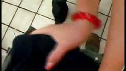 Japonais slim fermé les yeux donne sucer et video cochonne en francais baiser dans le vagin sur la Table