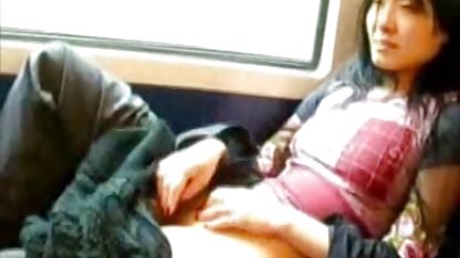 Les femmes japonaises avec de gros seins se fille cochonne nue déshabillent dans