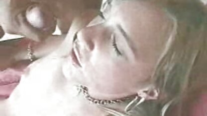 Jeune vieille tres cochonne fille russe baise avec un pianiste.