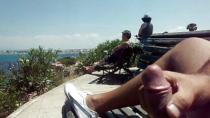Un homme polissant matures salopes nues sa langue avec une grosse latina et la mettant dans son vagin