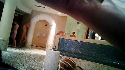 Femme donne une profonde fellation à son mari dans le salon de l'appartement video cochonnes francaises