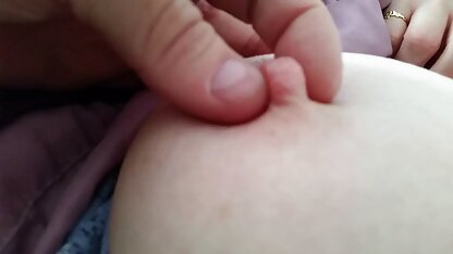 Hahal filmé le sexe anal avec sa salopes allemande petite amie en bas chaise rouge