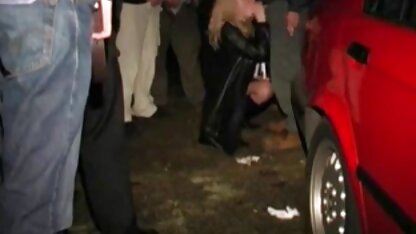 Cavalier adolescent baise un Russe mature anal sur le canapé bleu video xxx cochonne