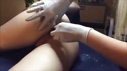 Robe jaune luxuriante les filles montrent tres tres vieille cochonne la chatte poilue dans la coulée