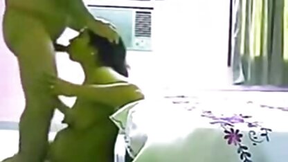 La peau en bas rouges développé cul avec gravité et laisser la bite femme arabe cochonne dans son