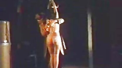 Une salopes xxl fille maigre avec un charlatan a léché le pénis haut et l'a pris dans le vagin et le trou derrière le